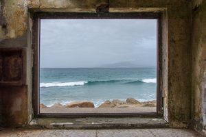 1. Tras mi fría ventana